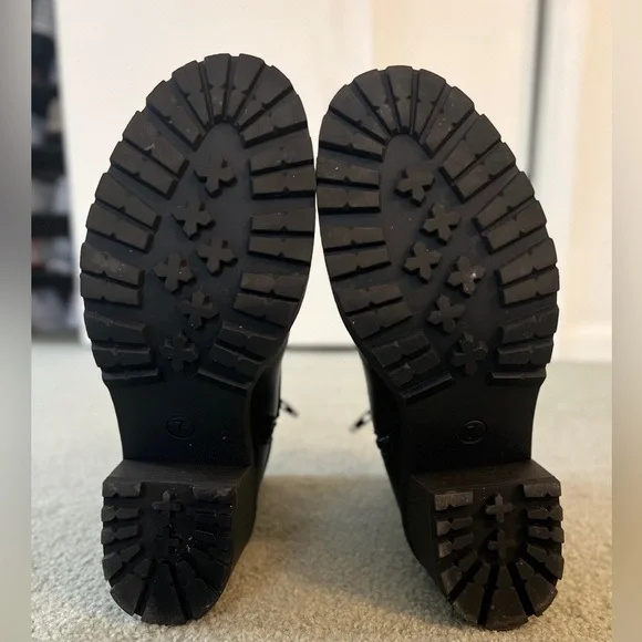 UNIVERSAL THREAD WOMEN’S BLACK CHUNKY HEEL BOOTS WITH INSIDE ZIPPER FAUX LEATHER - Picture 6 of 6